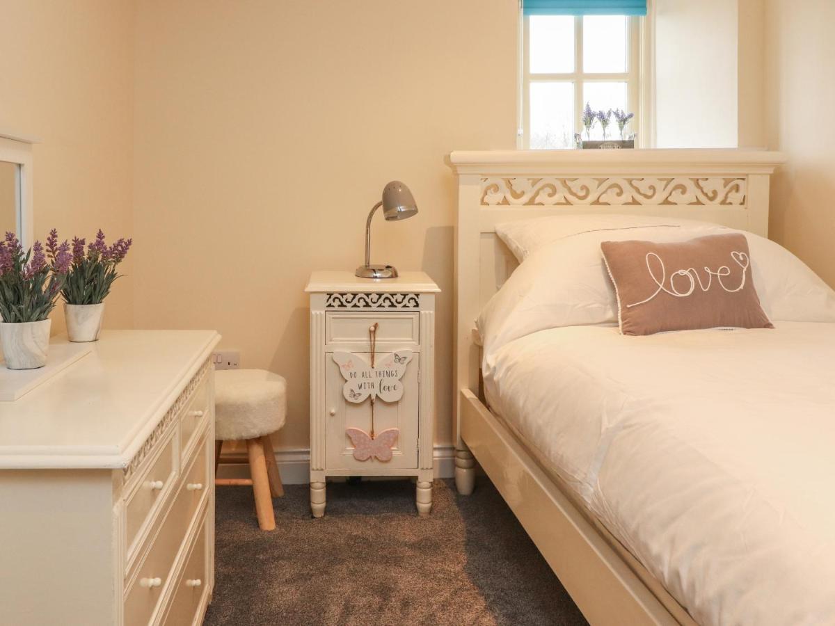 Folly Cottage Сетъл Екстериор снимка